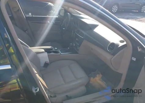 2012 Mercedes-Benz C 250 Sport z USA, uszkodzony, nr VIN WDDGF4HB5CA604139